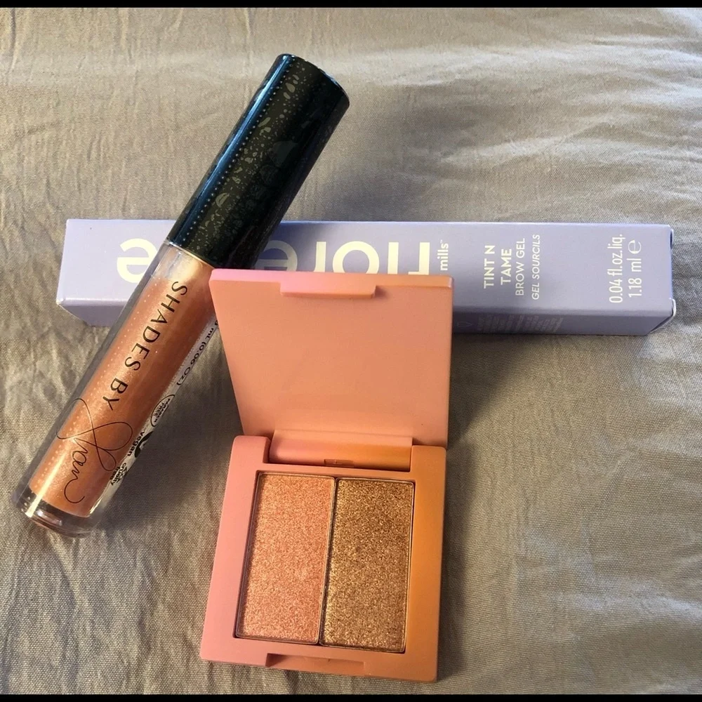 Farah duo eyeshadow, clear brow gel and Shades by Shan Erika lip gloss.